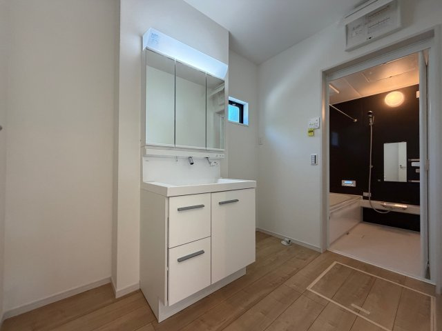 瀬谷区橋戸3丁目新築戸建【4LDK+カースペース2台/広々LDK約21帖/南向き大型バルコニー】の洗面所