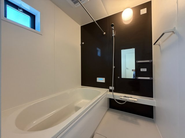 瀬谷区橋戸3丁目新築戸建【4LDK+カースペース2台/広々LDK約21帖/南向き大型バルコニー】の浴室