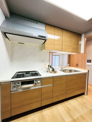 【キッチン】 | 森都OSAKAウエストヴィル | 三口コンロでお料理も効率的に進められます！