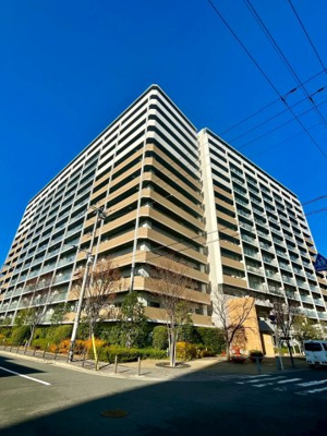 【外観】 | 森都OSAKAウエストヴィル | ■ペット2匹まで飼育可能（規約制限あり）
■リビング床暖房、浴室乾燥機つき
■ゲストルームやシアタールームなど、共用施設充実！
■深夜の帰宅でも安心な24時間有人管理