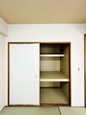 【和室】 | 森都OSAKAウエストヴィル | 和室（約6.0帖）：い草香る畳のお部屋です。