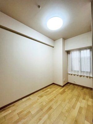 【洋室】 | 森都OSAKAウエストヴィル | 洋室（約6.2帖）