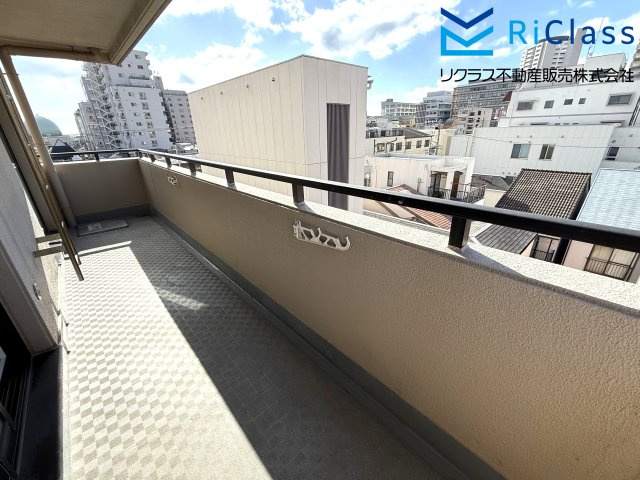 ローレル新長田のバルコニー|暖かな日差しのふりそそぐバルコニー