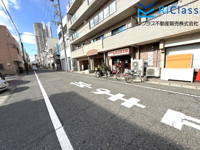 ローレル新長田の周辺|マンション前の道路です