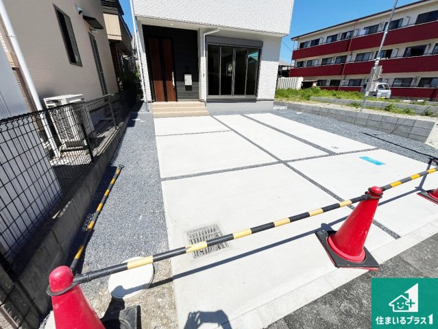 ★5(土)6(日)現地見学可能！★草津市川原　限定1邸の駐車場|並列２台駐車可能！ゆとりの駐車スペースで車庫入れもスムーズ！