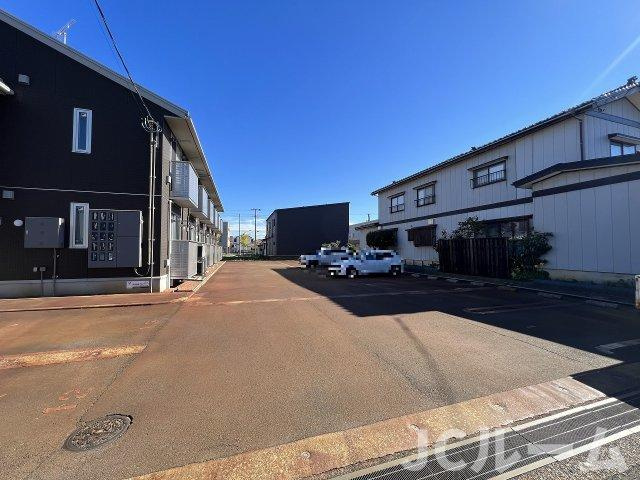 プラムコートの駐車場