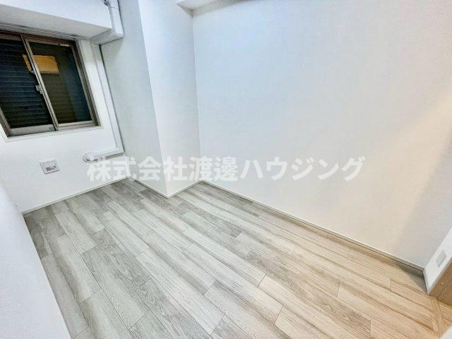 プレミスト江坂の洋室