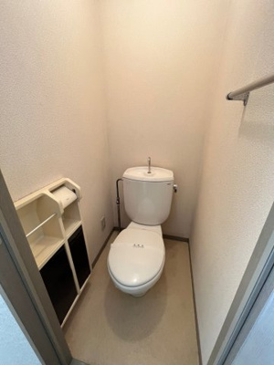 【トイレ】 | プランドール摂南 | 写真と現況に相違がある場合は、現況を優先とします。