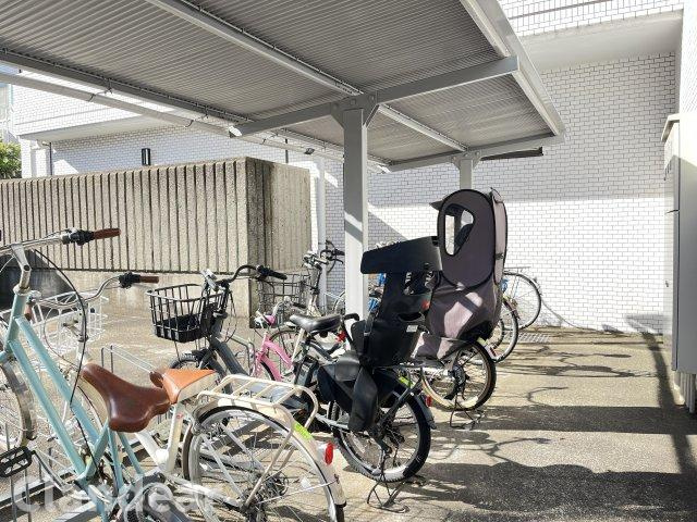 エレガントライフ松戸の駐輪場|ドキドキの新生活も、安心してスタート。ぴったりの住まいを見つけませんか？クランディアが一緒に住まい選びをサポートします‼　まずは、お気軽にお問合せください　＃クランディア