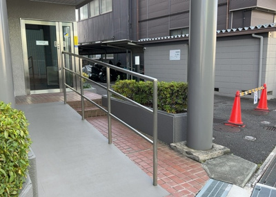 【中庭】 | セザール南林間 | 中庭（パティオ）とは、一つの建築物の内部に設けられた、壁などで囲われている庭のことを指します。コの字型、ロの字型が主流ですが、L字型の中庭もあります。最近では、インテリア性の高さからも人気があります。