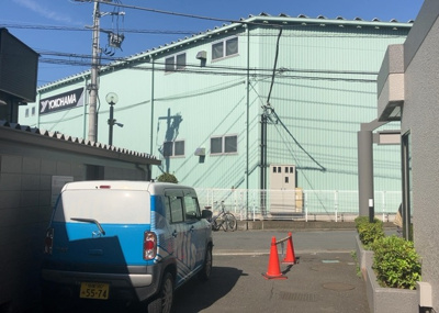 【駐車場】 | セザール南林間 | 車一台あたりに必要なスペースは、標準サイズの普通自動車で横幅2m50cm、長さ5mは必要になります。ただし、乗降のことも考慮して横幅3m30cm、長さ5m50cmほどは確保できるところを選びましょう。