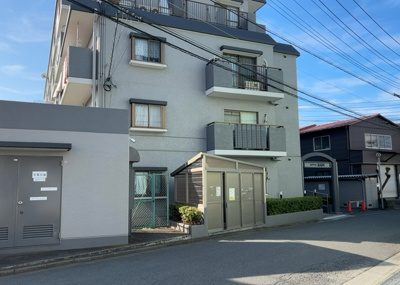 【外観】 | セザール南林間 | 隣家の土地はどうなっているのか、生活利便施設が近くにあるのか、学校まで近いかなど、お客様のライフスタイルにあわせたイメージが重要です。また、近くにあると困る施設が近くにないかも確認するといいでしょう。