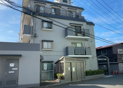 【現況写真】 | セザール南林間 | 眺望の良さを楽しめるダイニングキッチンで家族団らんの時間を過ごしてはいかがでしょうか。バルコニーから見える景色を家族で眺める時間は、時間が経つのを忘れてしまいそうですね。是非、現地を見に行きましょう！