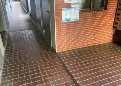 【内装】 | セザール南林間 | 共有部分は、住民なら誰もが使える設備のこと。例えば駐車場やエレベーター、インターネット設備、セキュリティ設備などがあります。他にも、マンションの廊下・外部階段やエントランス・ゴミ置き場などがあります。