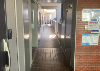 【その他共用部分】 | セザール南林間 | 共有部分は、住民なら誰もが使える設備のこと。例えば駐車場やエレベーター、インターネット設備、セキュリティ設備などがあります。他にも、マンションの廊下・外部階段やエントランス・ゴミ置き場などがあります。