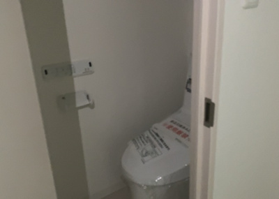 【トイレ】 | セザール南林間 | トイレは大きさや形、機能、抗菌性などが異なる多種多彩なタイプが各メーカーから出ています。それぞれに良さがあるため、事前にどういったタイプのトイレがいいのかをご家庭内で決めて、内見に行くといいでしょう。