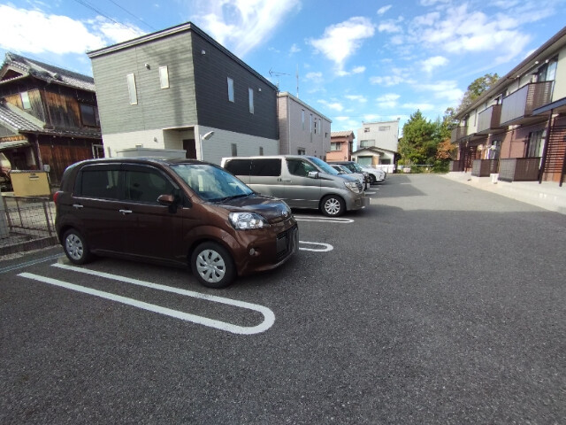 メゾン　エスポワールの駐車場
