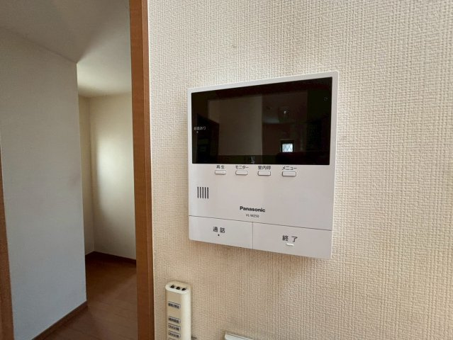 野田市尾崎台　中古売戸建の防犯設備|お子様のお留守番にも安心なTVモニター付きインターホン(^^♪						
