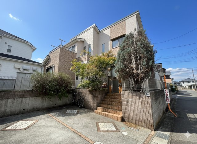 野田市尾崎台　中古売戸建の外観|たっぷりの陽光と心地よい風が舞い込む住まい♪					
