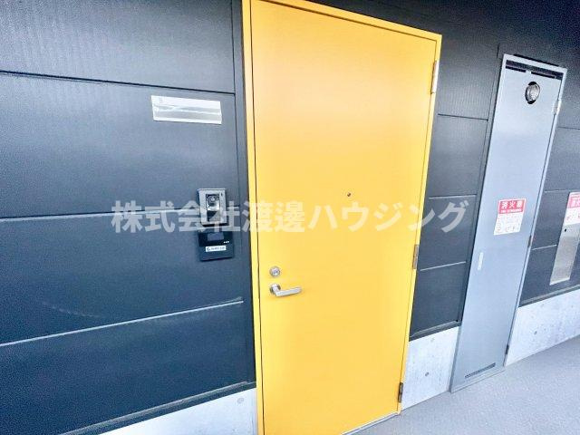 玉井町ガレージハウスの玄関