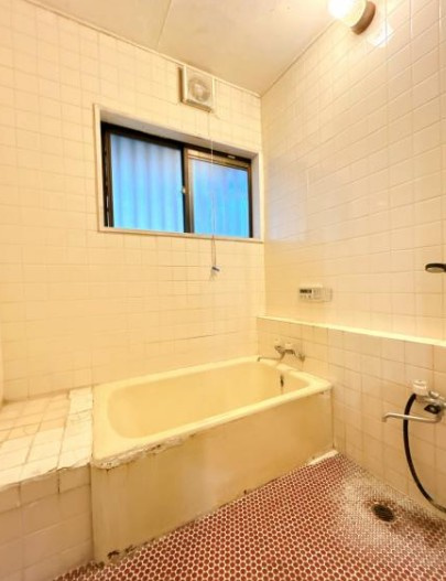【中古】日高市武蔵台中古住宅の浴室|お風呂です