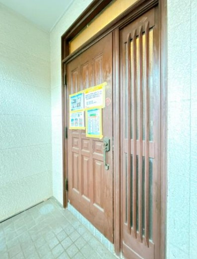 【中古】日高市武蔵台中古住宅の玄関|玄関ドアです