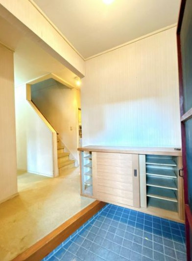 【中古】日高市武蔵台中古住宅の玄関|明るい玄関ホールです！