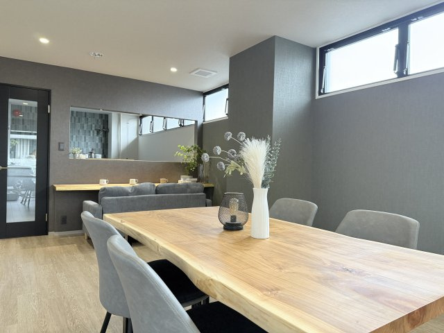 コスモ瀬田　天然木フルリノベーションの居間・リビング