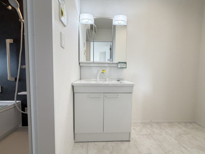 【独立洗面台】 | 八重瀬町具志頭（全5棟）ラストA号棟 | A号棟　三面鏡付き洗髪洗面化粧台♪