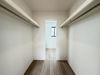 【収納】 | 八重瀬町具志頭（全5棟）A号棟 | A号棟　洋室7帖＋WIC付き♪（WICは納戸からも出入り可♪）