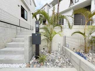 【設備】 | 八重瀬町具志頭（全5棟）A号棟 | A号棟　鍵付きポスト♪オシャレな植栽付き♪