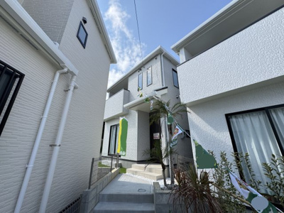 【外観】 | 八重瀬町具志頭（全5棟）ラストA号棟 | A号棟　オシャレな植栽が南国イメージにピッタリ♪