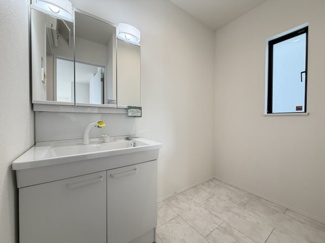 【独立洗面台】 | 八重瀬町具志頭（全5棟）A号棟 | A号棟　三面鏡付き洗髪洗面化粧台♪