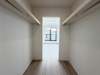 【収納】 | 八重瀬町具志頭（全5棟）ラストA号棟 | A号棟　納戸3.5帖＋WIC付き♪（WICは主寝室からも出入り可）