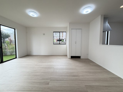 【玄関】 | 八重瀬町具志頭（全5棟）A号棟 | ※同仕様写真です