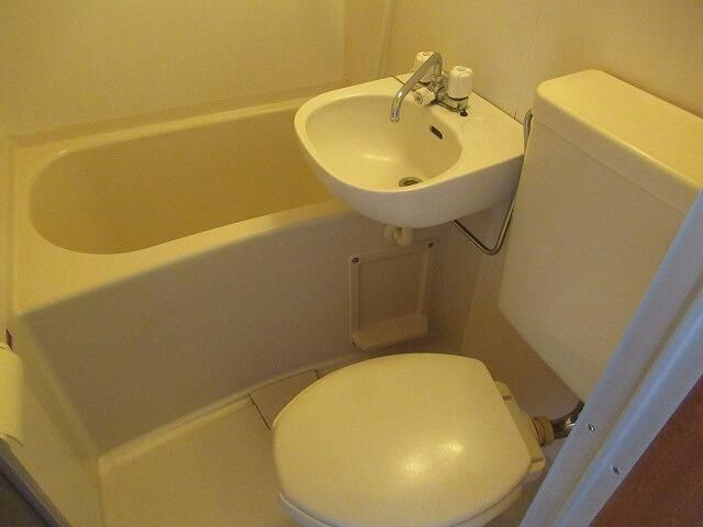 秀和ハイムの浴室