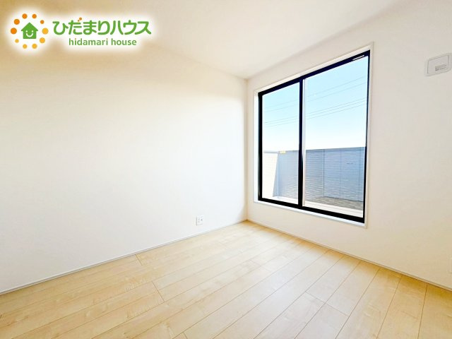 【洋室】 | 石岡市鹿の子2期　新築戸建 | バルコニーに面していて、たっぷり光りの入る明るい子供部屋です！