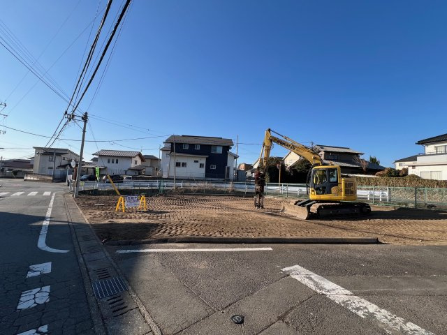 高崎市金古町　売地　約63坪【解体更地弊社渡し・弊社売主】の前面道路含む現地写真|東側前面道路含む現地写真です