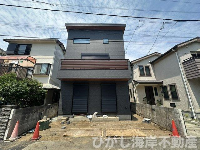 茅ヶ崎市南湖6丁目　新築戸建の外観|8月2日撮影　建築中　現地外観