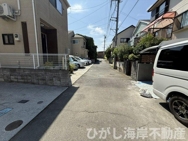茅ヶ崎市南湖6丁目　新築戸建の前面道路含む現地写真|8月2日撮影　建築中　現地外観