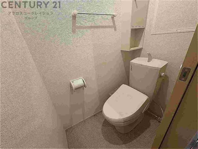 温水洗浄便座機能付きトイレです☆