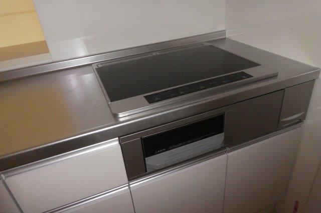 ジャン・リーブBのキッチン|３口IHコンロ