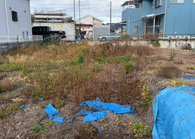 【外観】 | 隣家の土地はどうなっているのか、生活利便施設が近くにあるのか、学校まで近いかなど、お客様のライフスタイルにあわせたイメージが重要です。また、近くにあると困る施設が近くにないかも確認するといいでしょう。