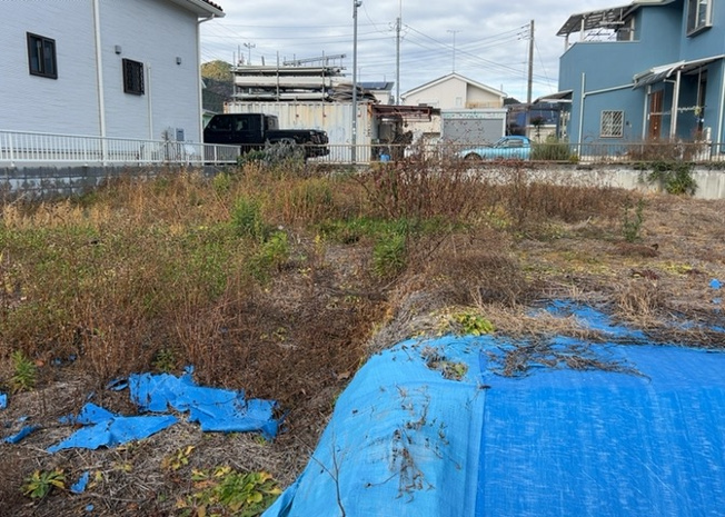【外観】 | 家を建てる前提で土地を探している場合、地盤の丈夫さは譲れない条件の一つです。地盤が脆弱だと追加工事が必要となります。また、過去に地盤沈下や液状化現象を起こした土地は、できるだけ避けた方がいいでしょう。
