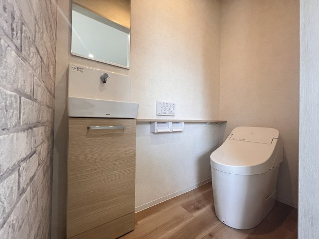 伊勢田町名木　貸店舗のトイレ|落ち着いたトイレです