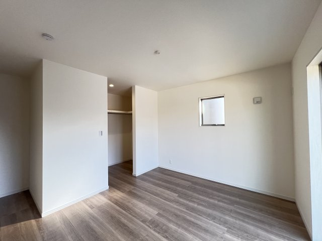 桜井市大豆越７期全５棟の寝室|寝室7.7帖　ウォークインクローゼット付き