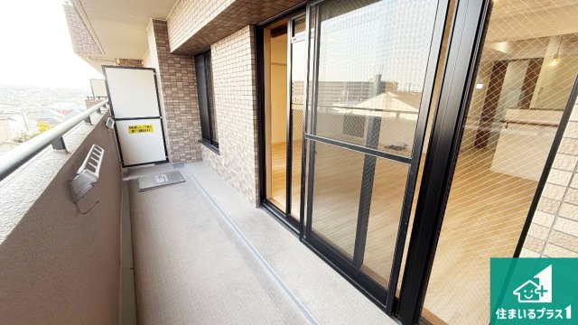 ライオンズマンション上野芝5丁のバルコニー|ワイドバルコニーは洗濯物を干すスペースが広いのでご家族が多くても安心！