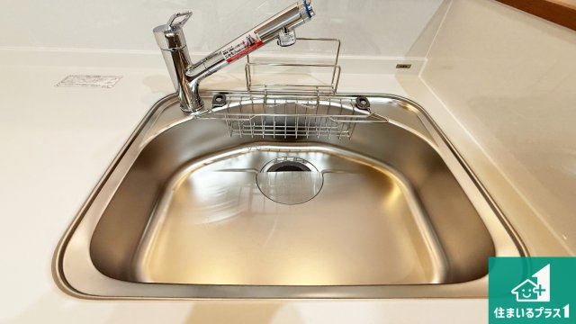 ライオンズマンション上野芝5丁の設備|広々としたシンクで食器洗いも楽々！
