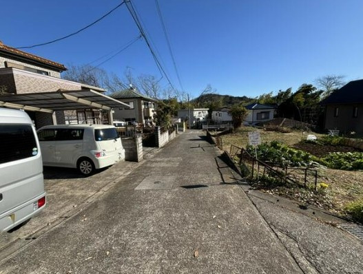【中古】入間郡越生町如意中古住宅の前面道路含む現地写真