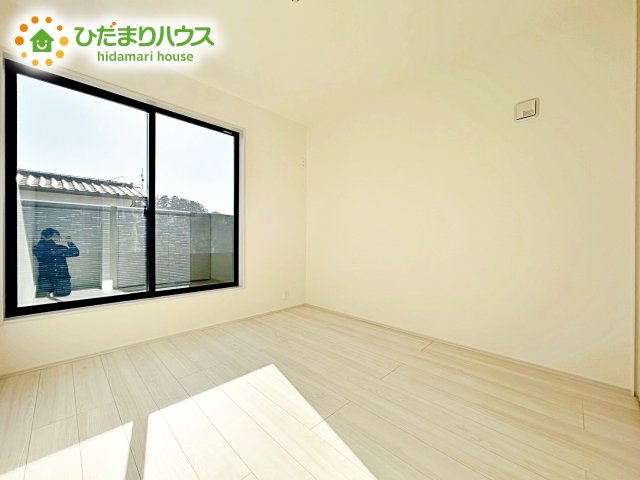【洋室】 | 水戸市姫子4期　新築戸建　 | お日様の光とさわやかな風をたっぷりとりこめます。室内はいつも明るい印象なので気持ちの良い朝を迎えられます。毎日の生活も明るくなりそうです。　　